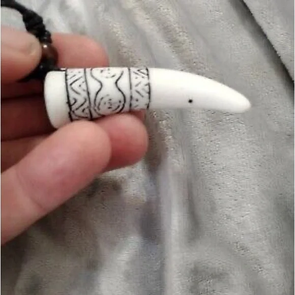 New Unisex White Carved Handmade Horn Wolf Fang Wood Beaded Leather Necklace - Picture 7 of 9